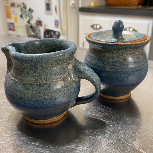 Hand thrown Creamer and Sugar Bowl - Picture 15 of 15